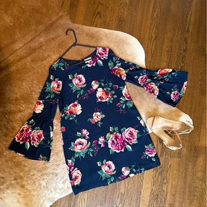 Navy Everly Shift Dress with Bell Sleeves Size Large